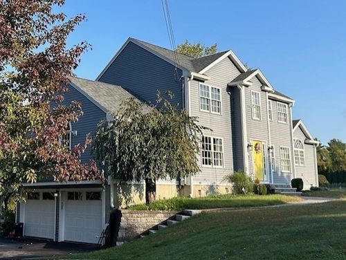 62 South South St, Douglas, MA, 01516-2559 | Card Image