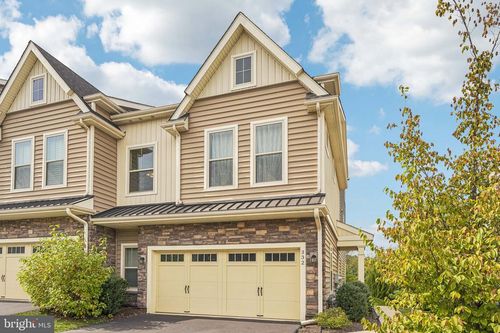 332 Redbud Ln, KENNETT SQUARE, PA, 19348-1584 | Card Image