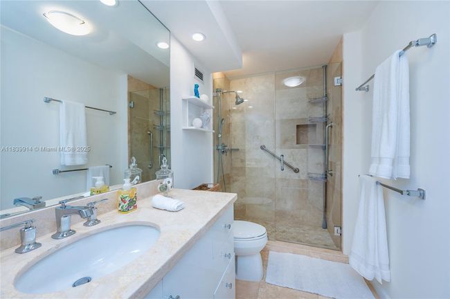 APT-8G - 609 Ocean Dr, Condo with 2 bedrooms, 2 bathrooms and null parking in Key Biscayne FL | Image 21