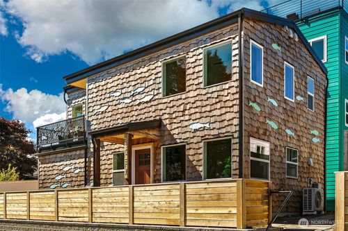 330 Ne Elk Pl, Seattle, WA, 98115 | Card Image