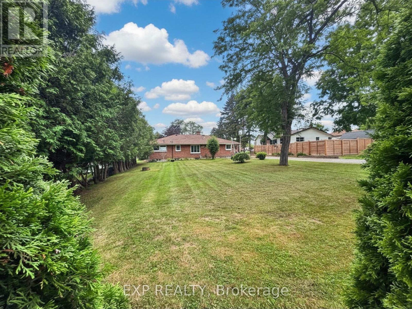 Residential in Norfolk (Simcoe) 4