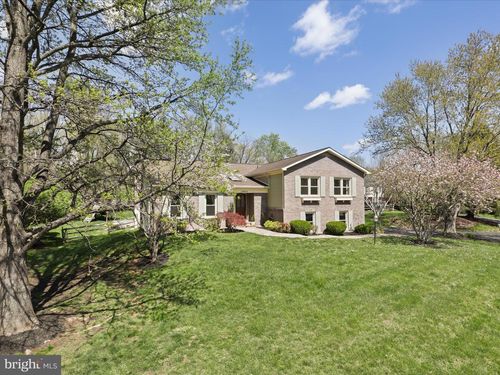 10854 Meadowland Dr, OAKTON, VA, 22124-1408 | Card Image
