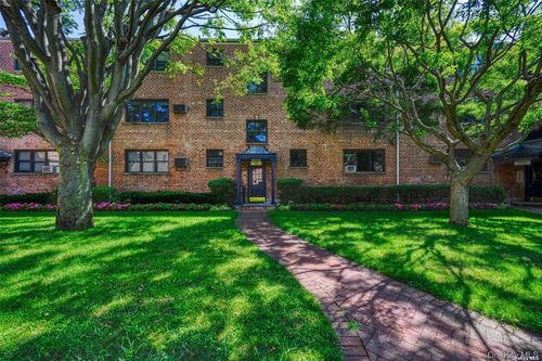 apt-3d-15 Beach Rd, Great Neck, NY, 11023-1103 | Card Image