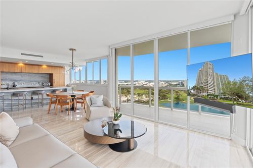 ph6-20185 E Country Club Dr, Aventura, FL, 33180-3048 | Card Image