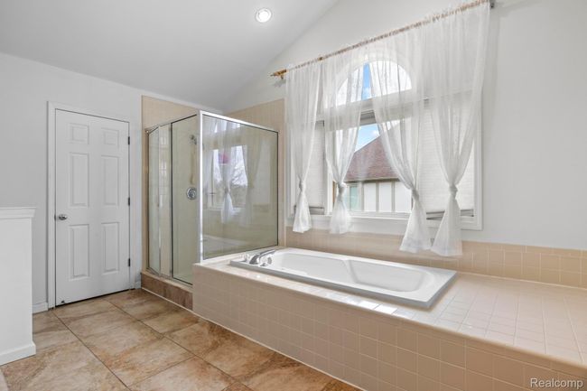 PRIMARY BATHROOM | Image 28