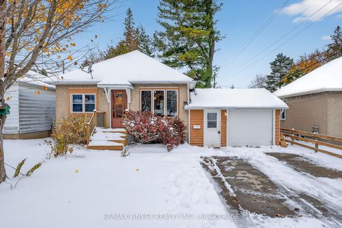 161 Thomas St W, Napanee, ON, K7R2H4 | Card Image
