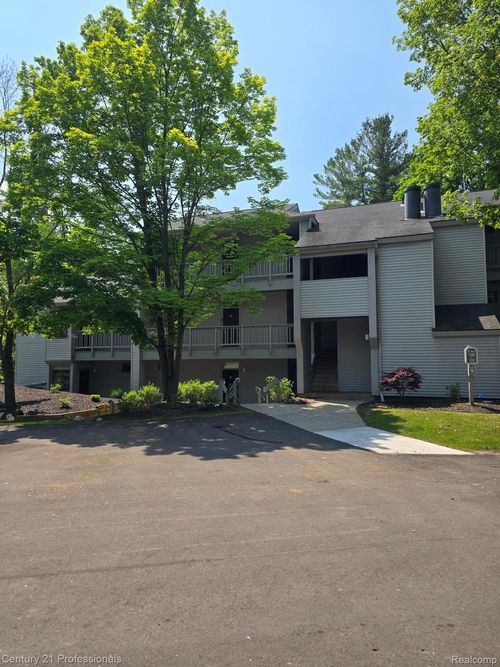 5714 N Creeks Xing, Williamsburg, MI, 49690 | Card Image