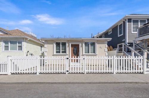 100 Vermont St, Long Beach, NY, 11561-1440 | Card Image