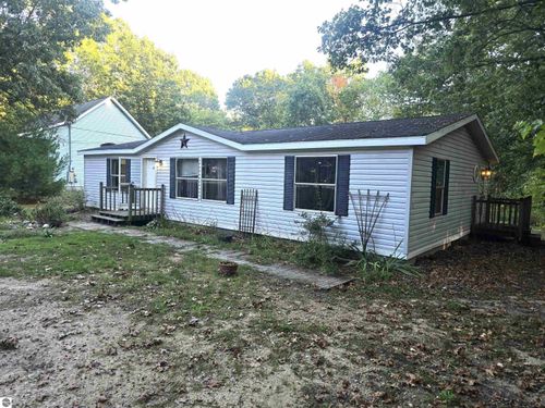 17009 Blackfoot Trl, Howard City, MI, 49329-9595 | Card Image