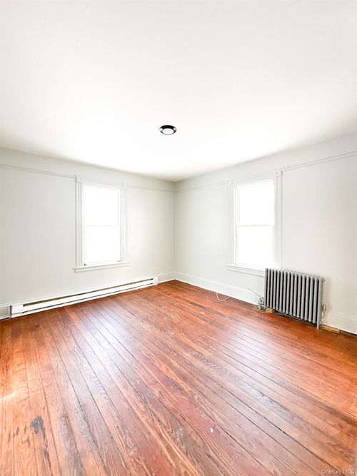 5-545 Broadway, Thompson, NY, 02701 | Card Image