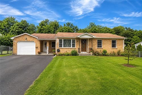 204 Knollwood Dr, Woonsocket, RI, 02895-2608 | Card Image