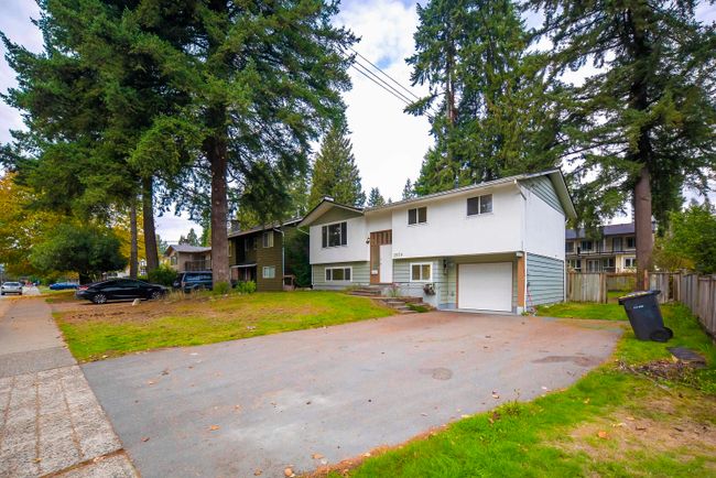 2579 Patricia Avenue, House other with 4 bedrooms, 2 bathrooms and 3 parking in Port Coquitlam BC | Image 2