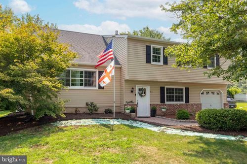 911 Liberty Ln, WARRINGTON, PA, 18976-1733 | Card Image