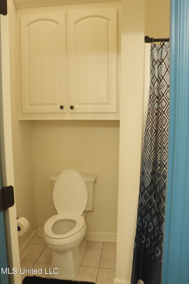 Bathroom | Image 26