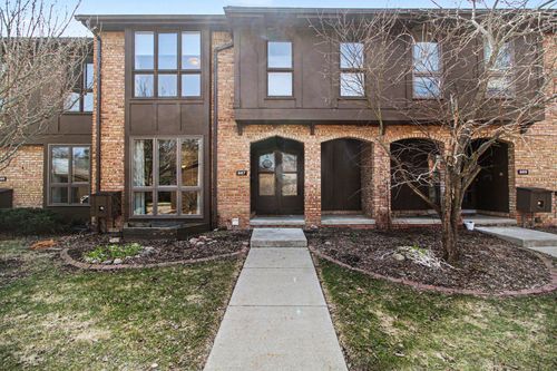 887 Greenhills Dr, Ann Arbor, MI, 48105-2719 | Card Image