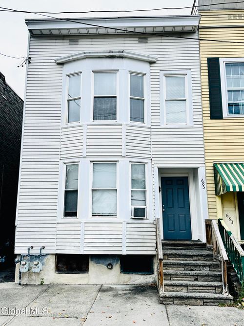 685 Clinton Ave, Albany, NY, 12206-2425 | Card Image