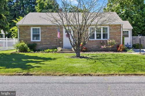 6 Linden Ave, BORDENTOWN, NJ, 08505-1912 | Card Image