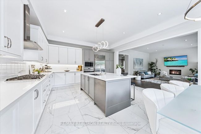92 Klees Cres, House other with 4 bedrooms, 4 bathrooms and 2 parking in Aurora ON | Image 19
