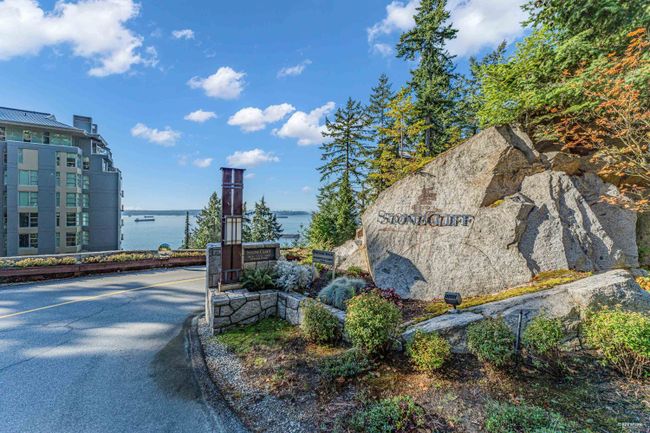 503 - 3355 Cypress Place, Condo with 3 bedrooms, 2 bathrooms and 2 parking in West Vancouver BC | Image 3