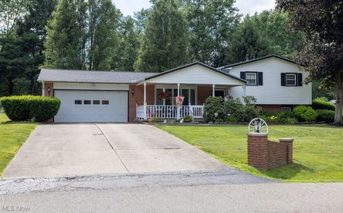 8639 Candlewood Ave Nw, North Canton, OH, 44720-5127 | Card Image