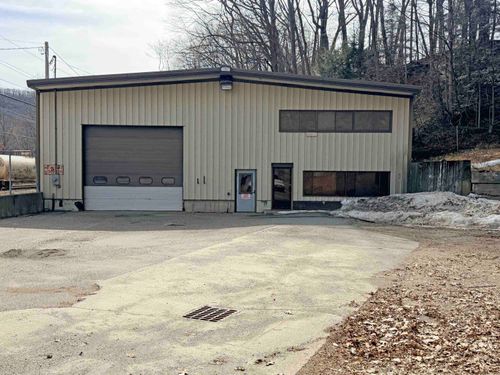 211 Vernon St, Brattleboro, VT, 05301-8611 | Card Image