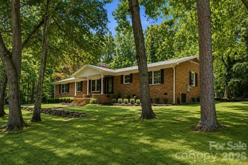 2725 Puetts Chapel Rd, Bessemer City, NC, 28016-8701 | Card Image