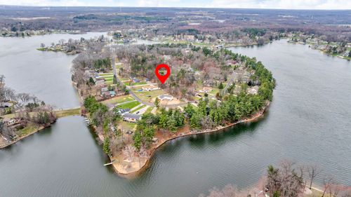 11416 Weatherwax Dr, Jerome, MI, 49249-9657 | Card Image