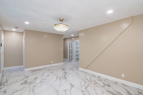 2085 Memorial Dr, South Hadley, MA, 01075-3043 | Card Image