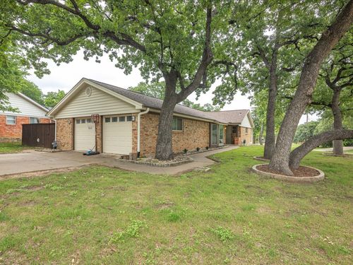 81 Regents Park, Bedford, TX, 76022-6559 | Card Image