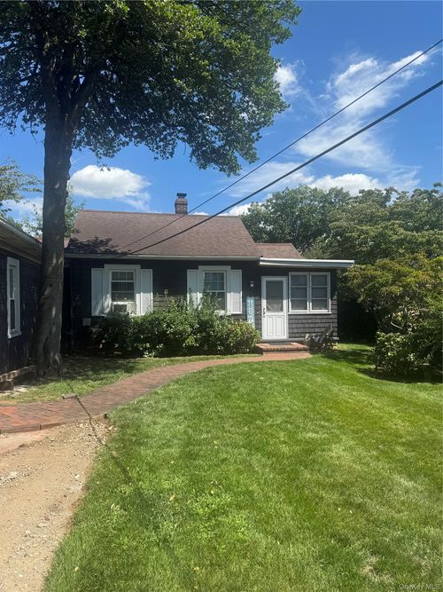 65 Lenox Ave, Lynbrook, NY, 11563-4040 | Card Image