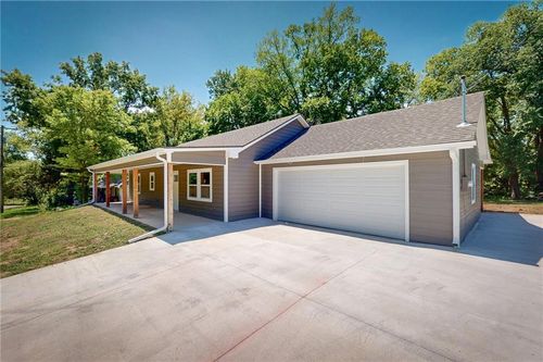 121 S Arundel St, Emporia, KS, 66801-4510 | Card Image