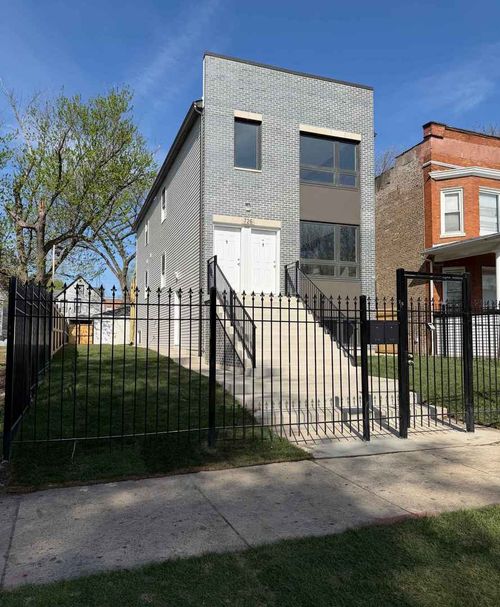 4933 W Walton St, Chicago, IL, 60651-3132 | Card Image