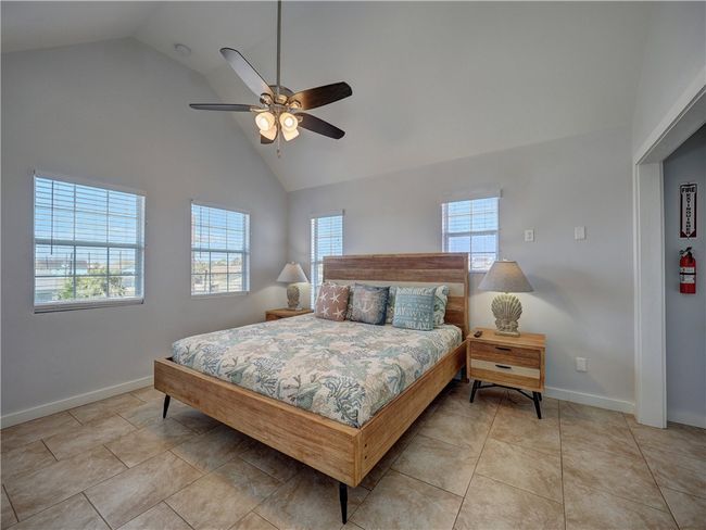 514 Royal Palm Dr, House other with 3 bedrooms, 3 bathrooms and 4 parking in Port Aransas TX | Image 21