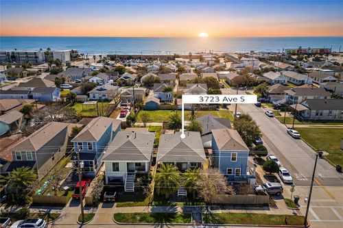 3723 Avenue S, Galveston, TX, 77550-8841 | Card Image