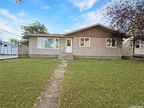 204 Brownlee St, Herbert, SK, S0H0C6 | Card Image