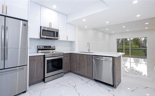 16697-16697 Hemingway Dr, Weston, FL, 33326-1182 | Card Image