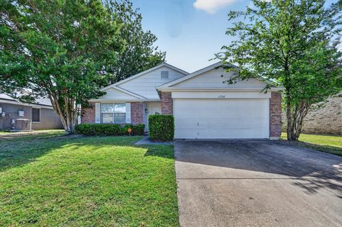 1720 Dartmouth Dr, Glenn Heights, TX, 75154-8275 | Card Image