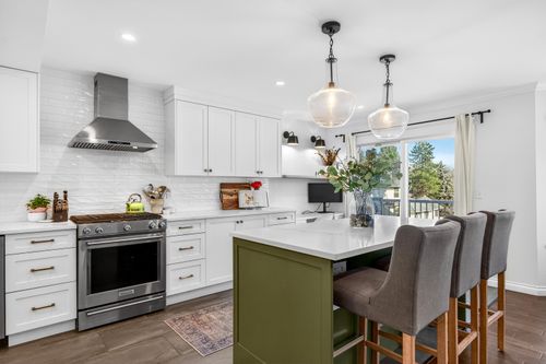 205-1180 Falcon Dr, Coquitlam, BC, V3E2K6 | Card Image