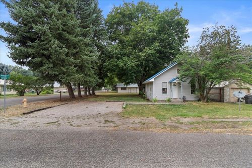 208 S Victoria St, Chewelah, WA, 99109-9046 | Card Image