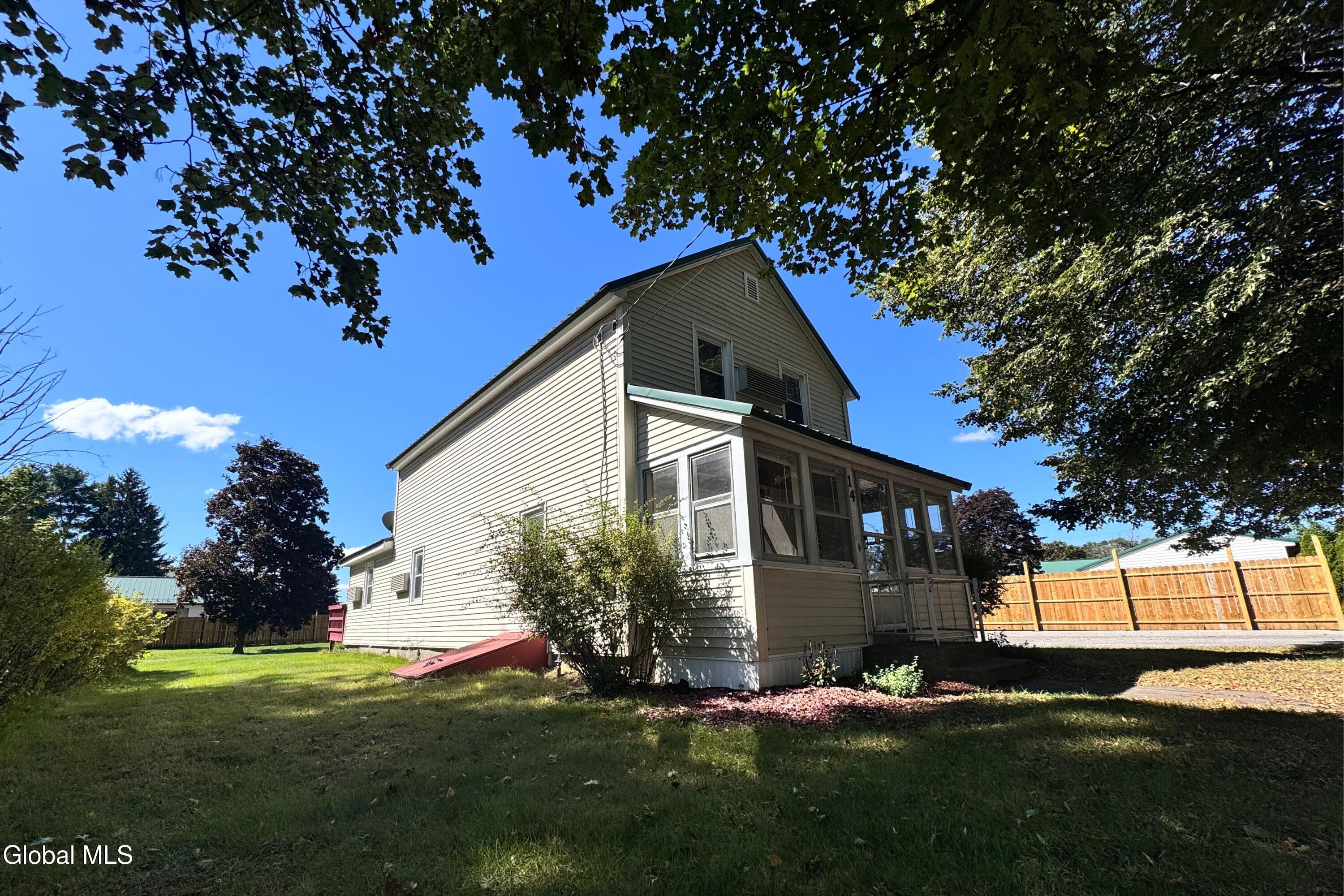 Residential Lease in Saratoga Springs