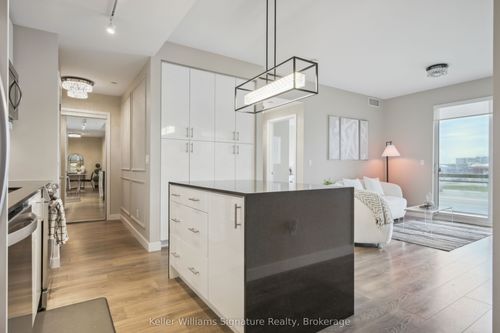 219-168 Sabina Dr, Oakville, ON, L6H0W5 | Card Image