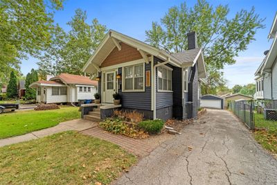 1533 Thompson Avenue, Home with 3 bedrooms, 1 bathrooms and null parking in Des Moines IA | Image 2