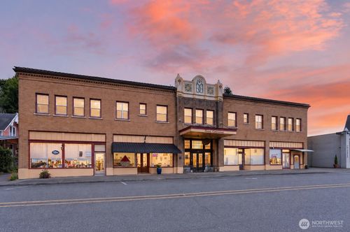 69 Main St, Cathlamet, WA, 98612-4201 | Card Image