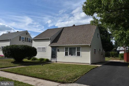391 W King St, POTTSTOWN, PA, 19464-6338 | Card Image