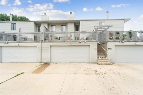 4236 Kris Line Dr, Waterloo, IA, 50701-9711 | Card Image