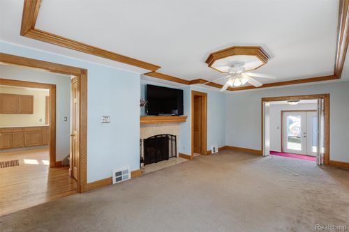 29436 Walnut St, Flat Rock, MI, 48134-2731 | Card Image