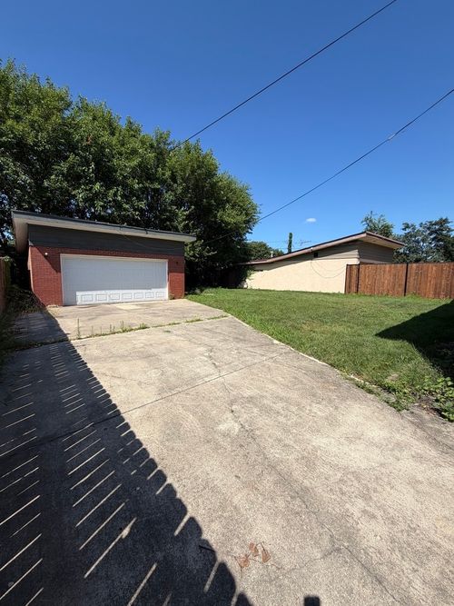 4024 W 106th St, Oak Lawn, IL, 60453-4918 | Card Image