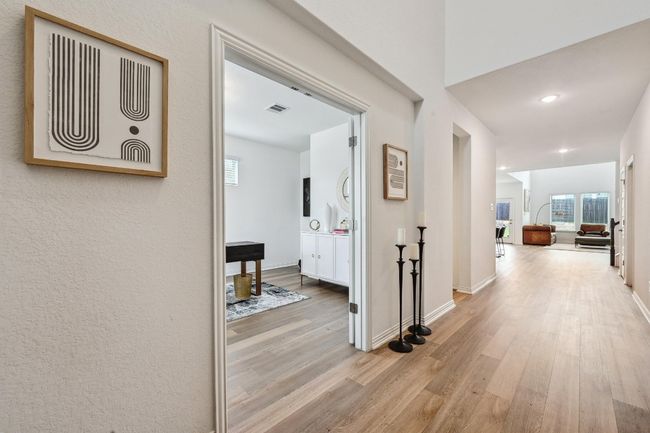 293 Cherrystone Loop, House other with 4 bedrooms, 4 bathrooms and 4 parking in Buda TX | Image 4