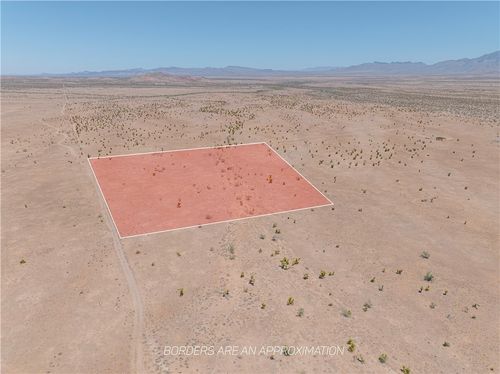 18007 W Reynolds Ave, Golden Valley, AZ, 86413 | Card Image