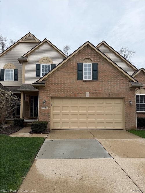 8025 Springdale Dr, White Lake, MI, 48386-4542 | Card Image